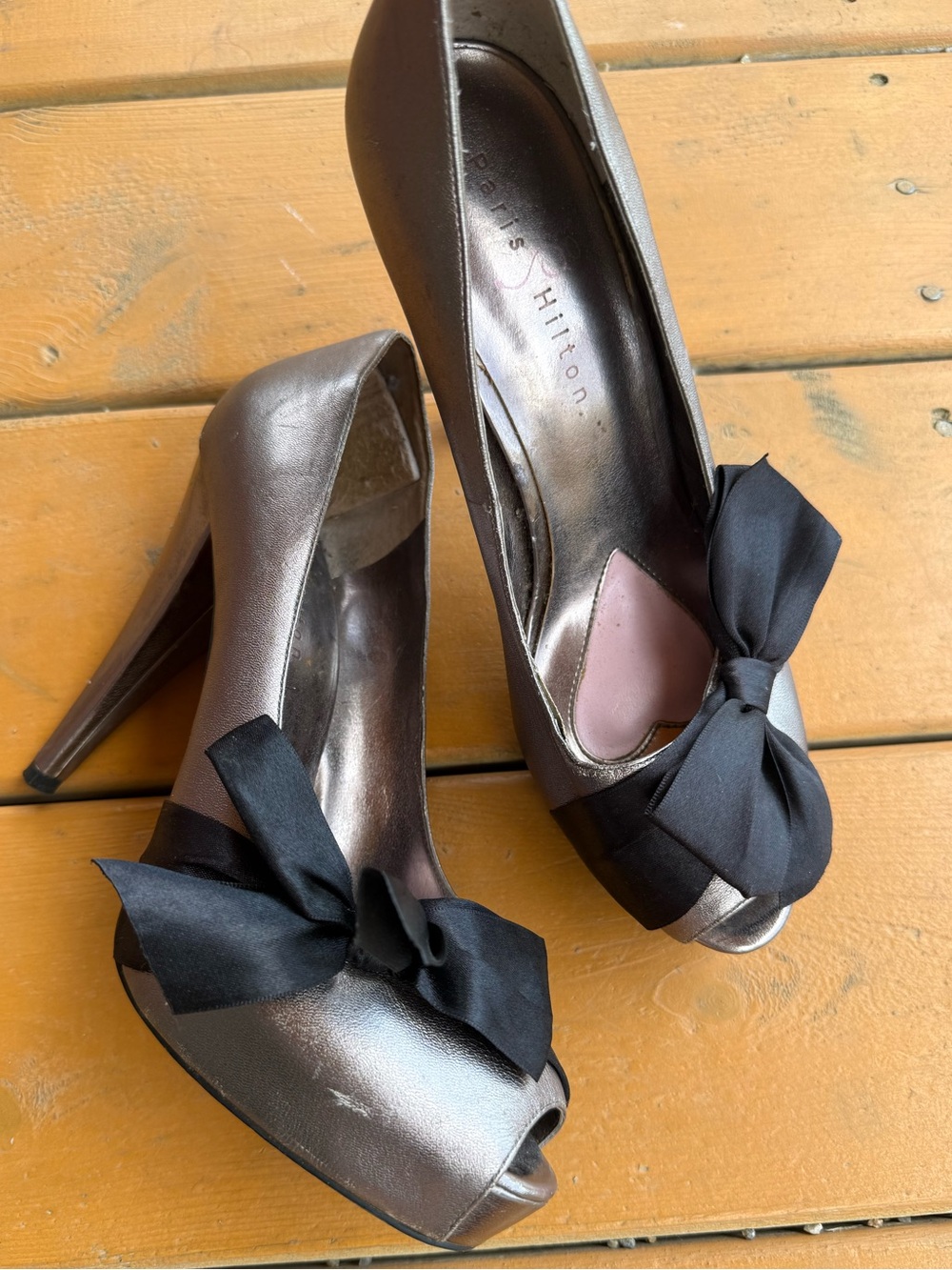 VTG Paris Hilton Metallic Pewter Platform Peep-Toe Heels Black Bow Accent y2k